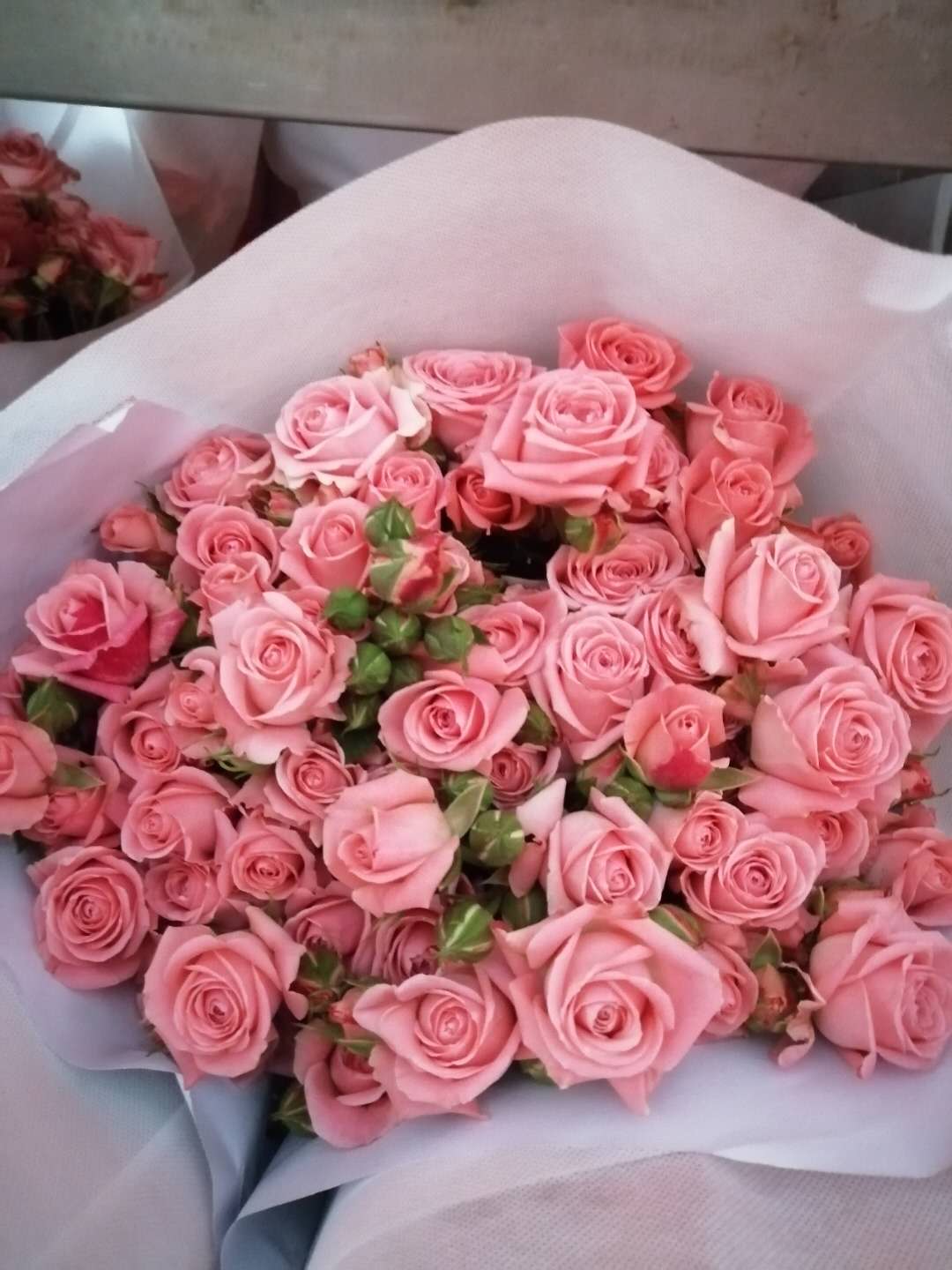 33朵玫瑰花束多少钱（33朵玫瑰花大概多少钱）